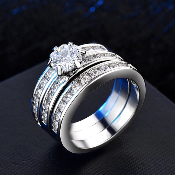 18K White Gold Plated Crystal Ring Set Size 6-9 - Picture 2 of 4